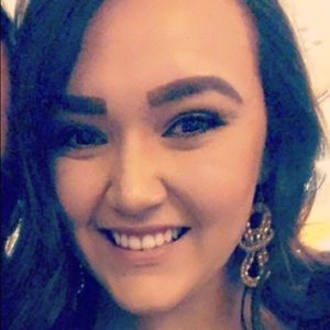 Meet your Posher, Alexandra